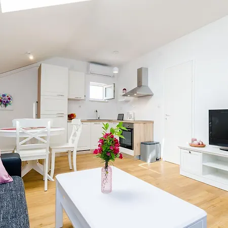 Orange Tree شقة *