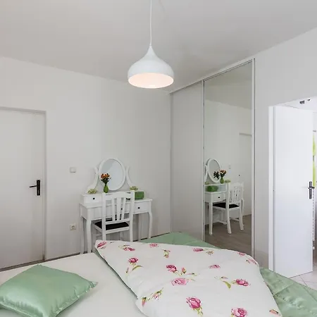 Διαμέρισμα Orange Tree *